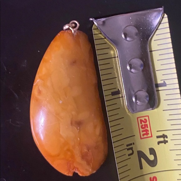 Raw amber yoke pendant - Picture 6 of 6